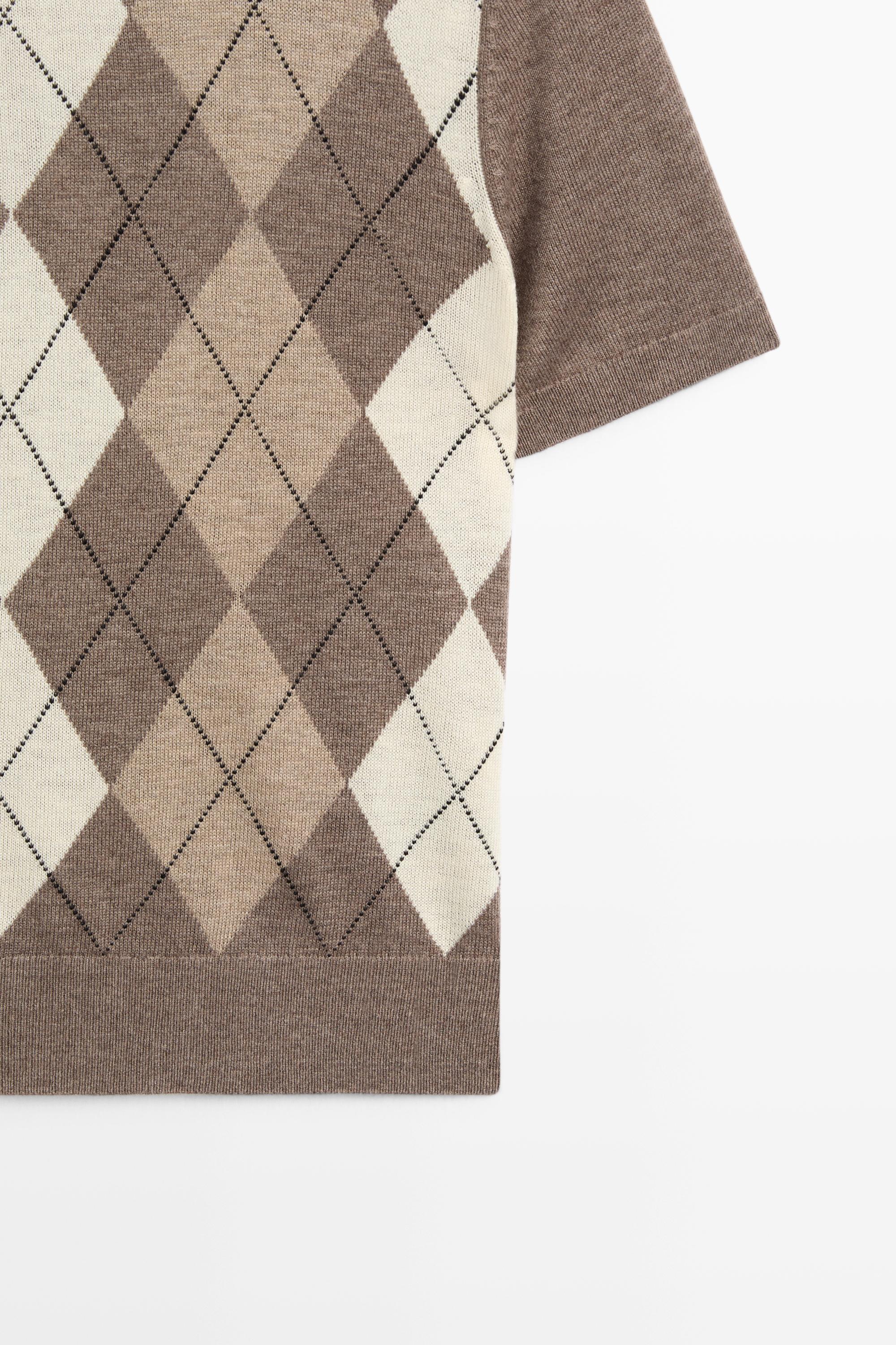 Short sleeve diamond-pattern sweater